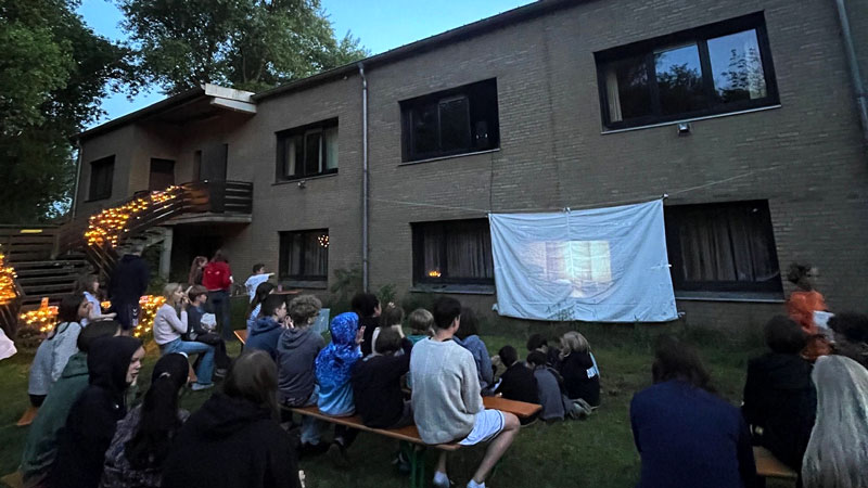 OpenAir Kino hinter dem Vereinshaus
