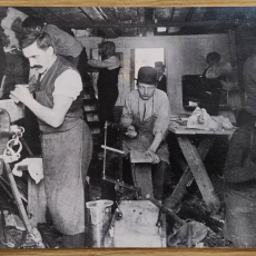 Historische Fotos AWV 09 | in der Werkstatt